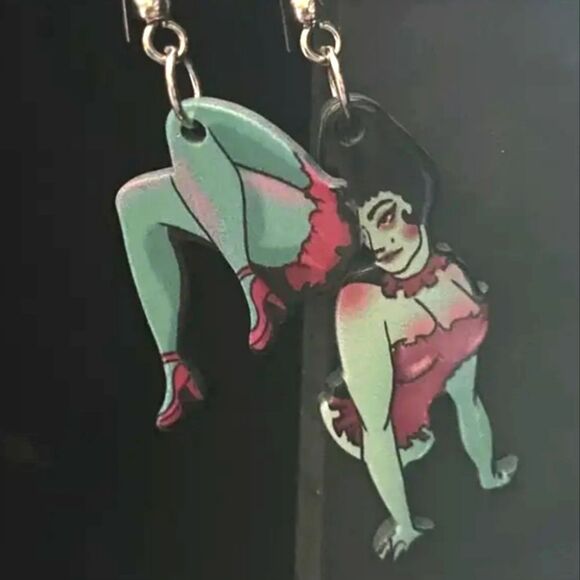 Fun Halloween dangle earrings - Picture 3 of 12